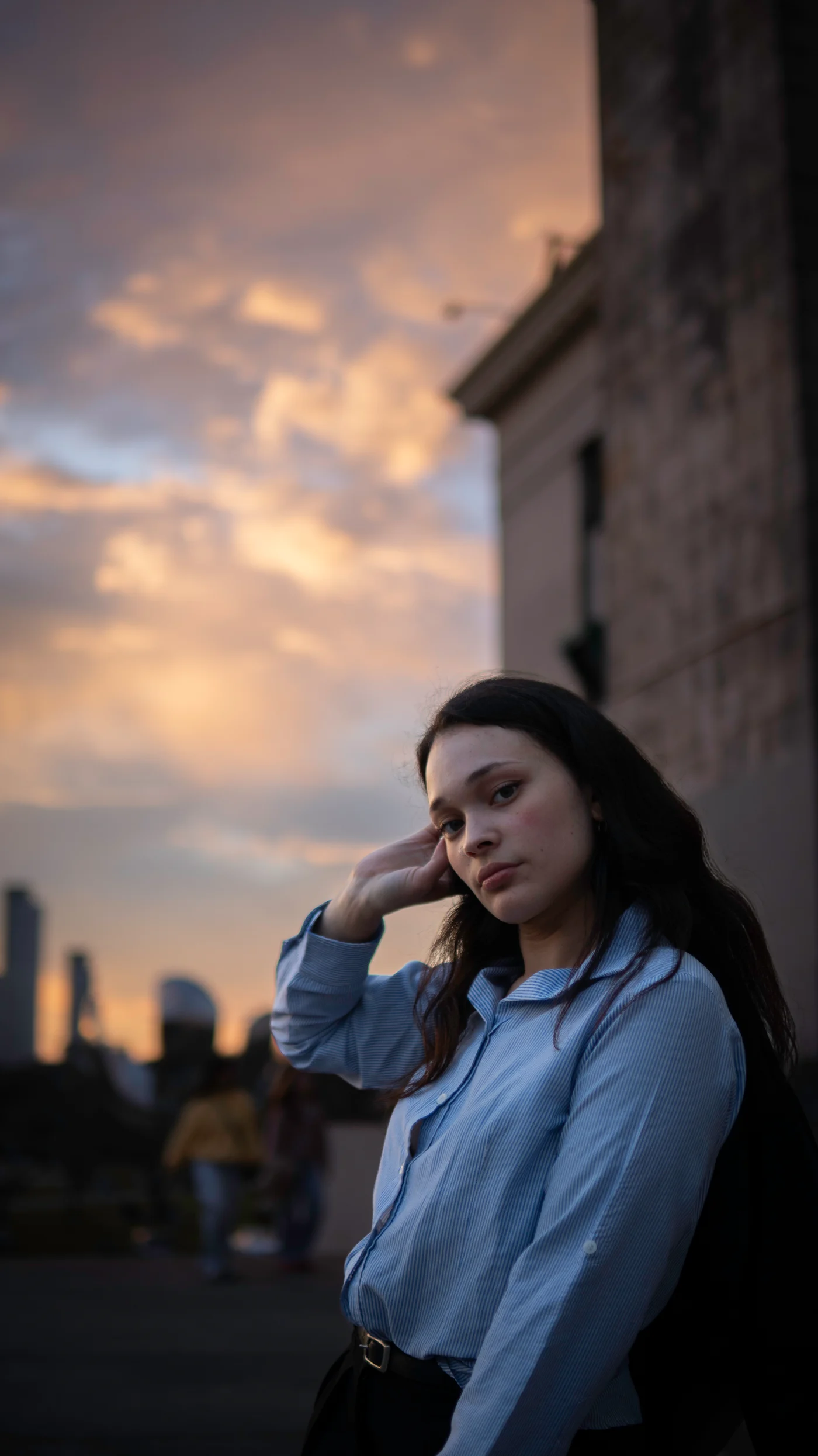 Retrato ao pôr do sol com o skyline de Buenos Aires