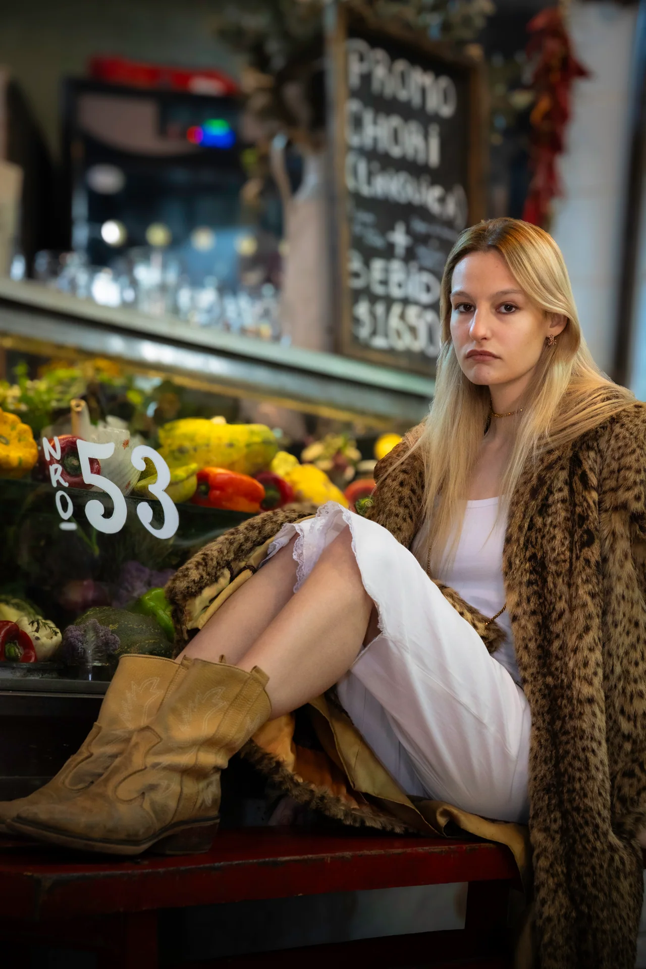 Retrato de 15 años en un puesto del mercado histórico